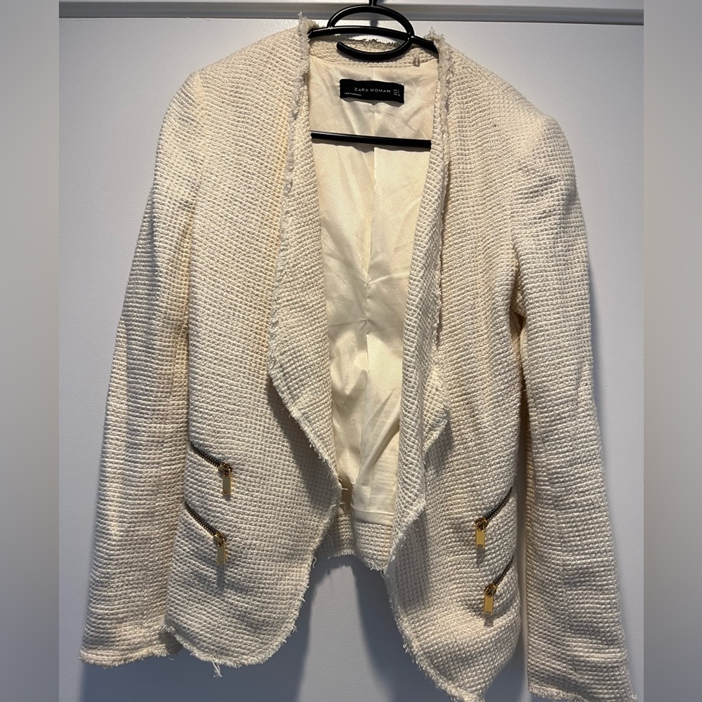 STRUCTURED BLAZER WITH GOLDEN POCKET ZIPPERS